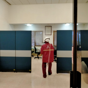 Penyemprotan Disinfektan di Area Kantor